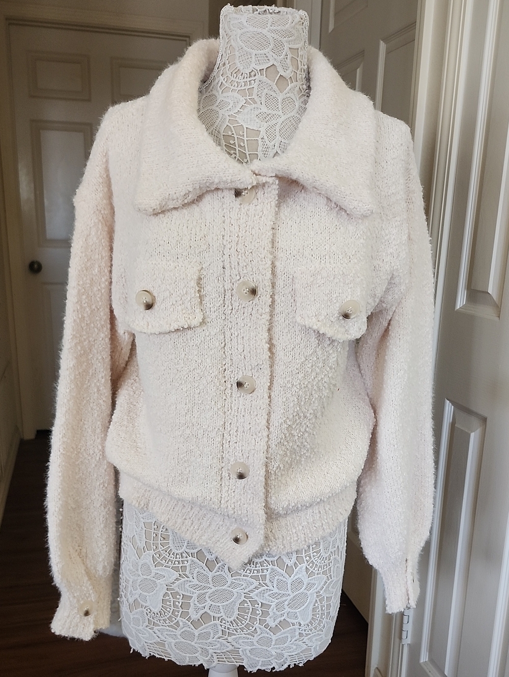 eesome Cream Textured Teddy Jacket Size M-L Cozy Chic Soft Clean Girl